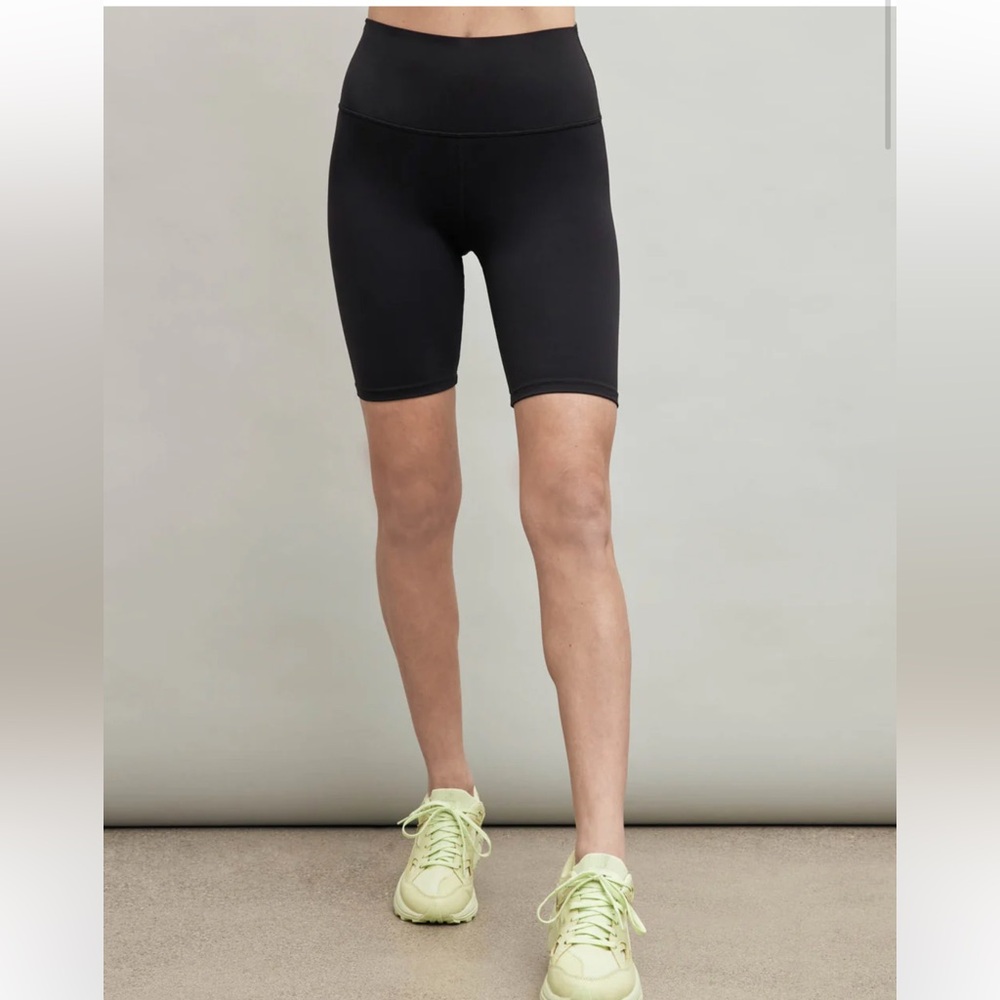 Carbon38 High Rise Biker Short In Diamond Compression - Picture 2 of 6